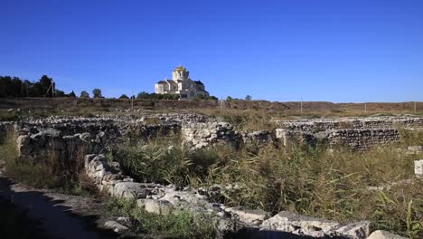 Ruinen-von-Chersonesus---antike-griechische-Stadt-in-der-Nähe-des-modernen-Sewastopol.-St.-Wladimir-Kathedrale.-UNESCO-Weltkulturerbe.-Krim,-Russland.