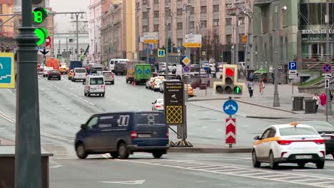 Moskau-Herbst-Staus-Krankenwagen-Polizei-Spezialausrüstung