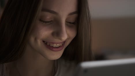 Happy-teen-girl-using-digital-tablet