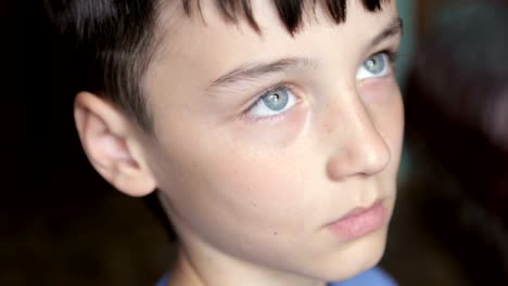 Child-portrait,-boy-looks-at-the-camera