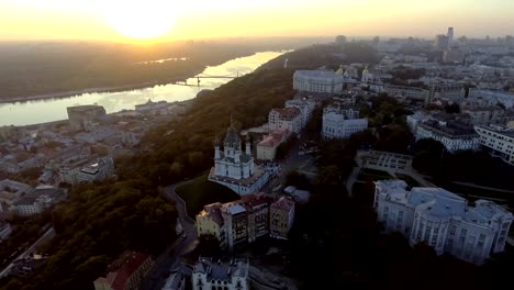 Parte-central-de-la-capital-ucraniana-con-muchos-edificios-históricos-y-srteets.