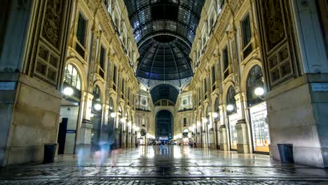 Eingang-der-Galleria-Vittorio-Emanuele-II-Zeitraffer-von-Via-Tommaso-Grossi-in-der-Nacht