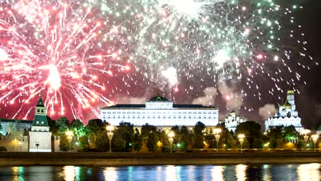 Fuegos-artificiales-sobre-el-Kremlin-de-Moscú,-Rusia