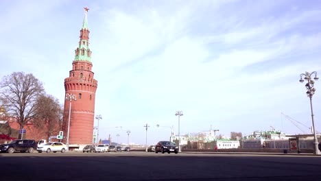 Traffic-of-cars-near-the-Kremlin