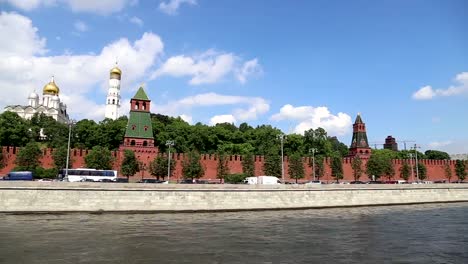 Moskva-River-and-the-Kremlin-(day),-Moscow,-Russia--the-most-popular-view-of-Moscow.-Shooting-from-a-tourist-pleasure-boat