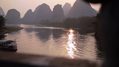 Yu-Long-River-und-Karst-Gebirgslandschaft