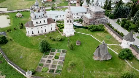 conjunto-arquitectónico-del-monasterio-ortodoxo-masculino-del-Arcángel-Michael,-Yuryev-Polsky