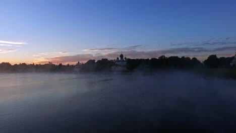 Sonnenaufgang-von-Uglitsch-an-der-Wolga,-Russland