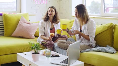 Girlfriends-in-apartment