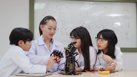 Group-of-Student-and-Teacher-in-robot-class.