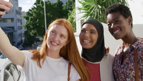 Young-adult-female-friends-hanging-out-together