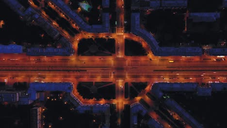 Hyperlapse-aerial-view-of-cars-moving-around-the-intersection