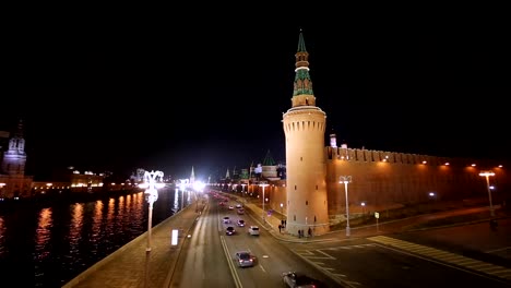 Kremlin-de-Moscú-en-la-noche