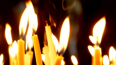 Quema-de-velas-en-la-iglesia-del-Santo-Sepulcro