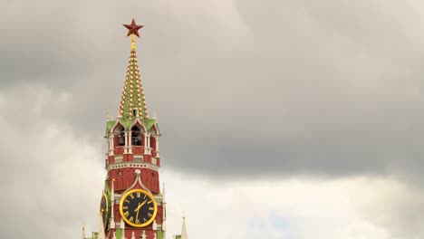 Torre-de-Spasskaya-de-la-pared-de-Kremlin