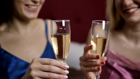 Close-up-friends-toasting-champagne-at-home