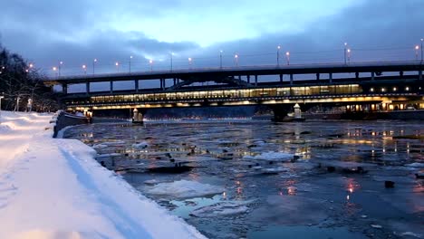 Moskva-River,-Luzhnetskaya-Bridge-(Metro-Bridge)-on-a-winter-evening.-Moscow,-Russia