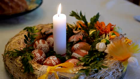 Cirio-Pascual-cera-y-cebolla-pintado-huevos-de-Pascua