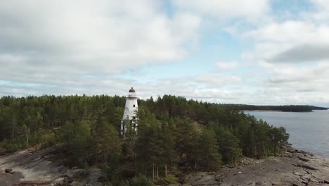 Lighthouse-at-Cape-Besov-Nos,-Lake-Onega