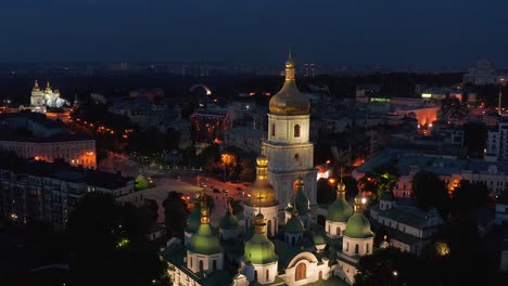 Flug-in-der-Nacht-über-die-Kathedrale-von-Sofia-in-Kiew