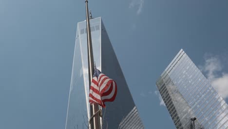 Amerikanische-Flagge.-Wolkenkratzer-von-New-York.