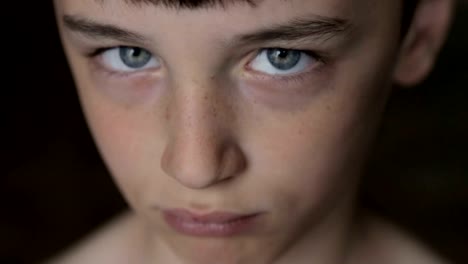 Child-portrait,-boy-looks-at-the-camera