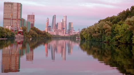 Hyperlapse-view-on-the-Moscow-City-from-the-boat