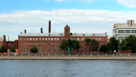 Russland-Sankt-Petersburg-Panorama-der-Stadt-vom-Fluss-Neva