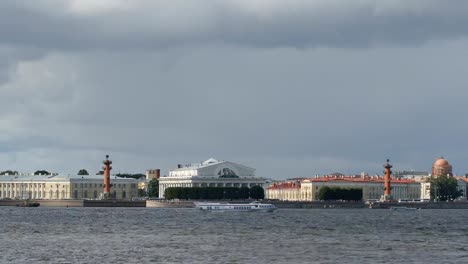 Time-lapse-of-The-Spit-of-Vasilievsky-Island---St.-Petersburg,-Russia