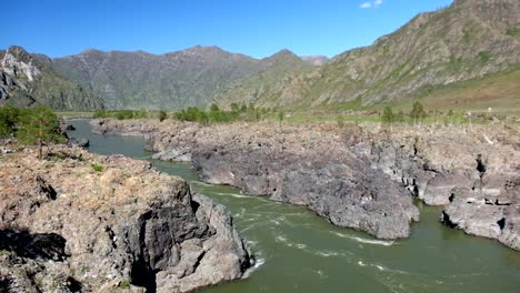 Teldykpen-Stromschnellen-auf-Altai-Fluss-Katun-in-der-Nähe-von-Oroktoi,-Russland