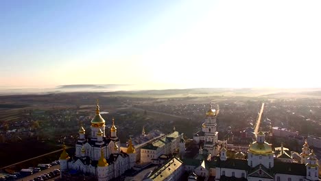 Luftaufnahme-von-Pochaev-Kloster