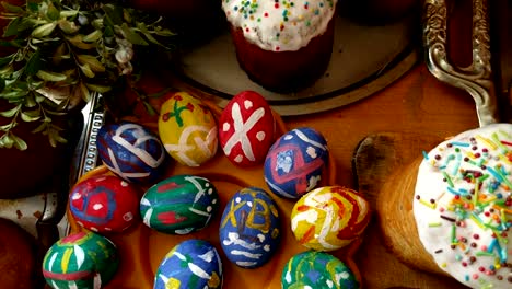 Easter-cakes-and-painted-eggs