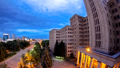 El-edificio-de-Karazin-Kharkiv-nacional-día-Universidad-noche-timelapse-hyperlapse