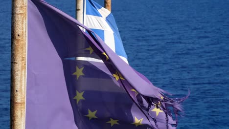 Griechischen-eine-EU-Flagge-hautnah