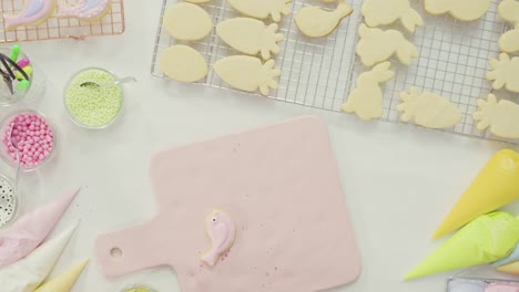 Decorating-Easter-sugar-cookies-with-royal-icing