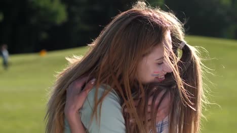 Portrait-of-smiling-lesbians-hugging-in-park