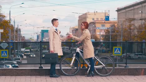 Businessman-bringing-cup-of-coffee-to-woman