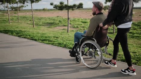 Disabled-man-on-walk-with-girlfriend