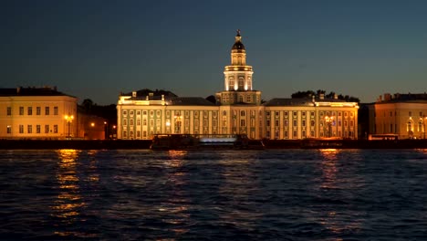 Kunstkammer-on-the-Neva-in-St.-Petersburg-at-night