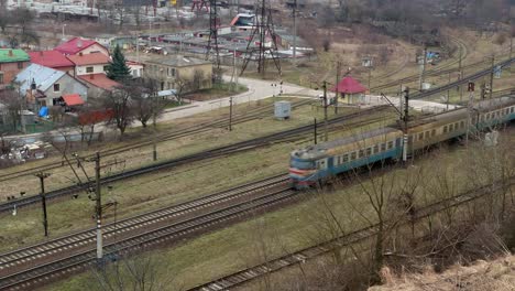 Bahnhof-Zug-Waggon-Eisenbahn