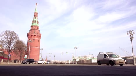 Traffic-of-cars-near-the-Kremlin