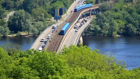 Metro-Brücke-in-Kiew