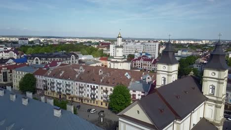 Pasillo-de-ciudad-de-Ivano-Frankivsk,-aéreo