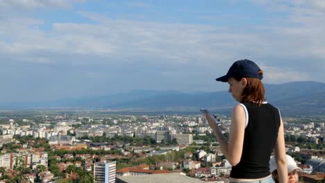 Woman-with-daughter-admire-the-view