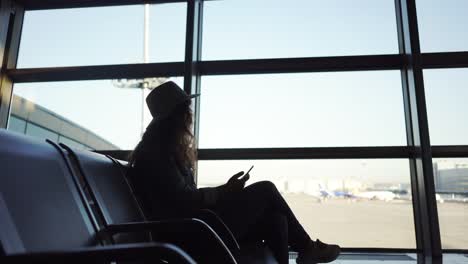 Girl-sitting-in-airport