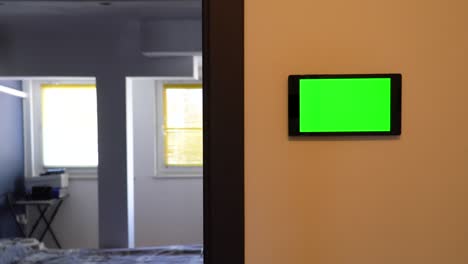 Smart-Home-Control-an-einer-Wand