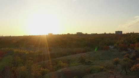 Puesta-de-sol-en-la-vista-aérea-de-la-ciudad