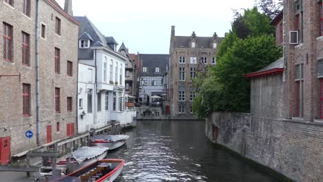 Bruges,-Belgium---May-2019:-View-of-the-water-channel-in-the-city-center.-Boat-trip-along-the-water-canals-of-the-city.