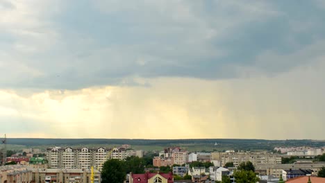 Stadt-und-Wolken.-Ivano-Frankivsk,-Ukraine.	Dreharbeiten-für-Zeitraffer.