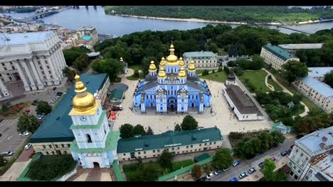 St.-Michaels-Cathedral,-Ministry-of-Foreign-Affairs-of-Kyiv-cityscape-river-Dnipro